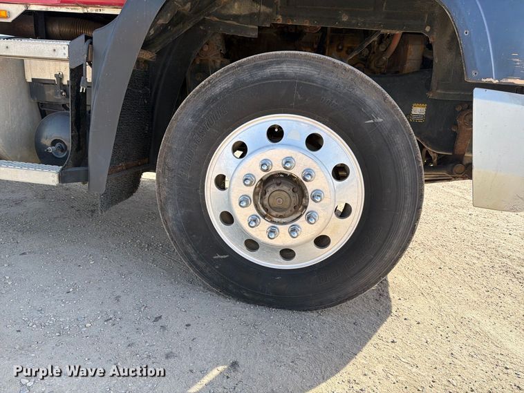 image for item FT7558 1993 Mack CL semi truck