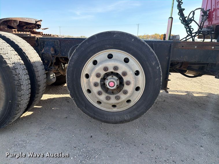 image for item FT7558 1993 Mack CL semi truck