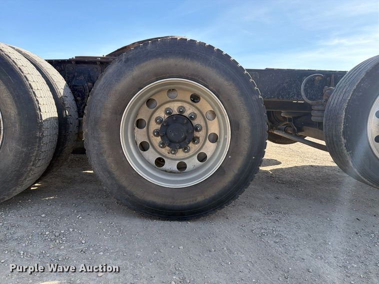 image for item FT7558 1993 Mack CL semi truck
