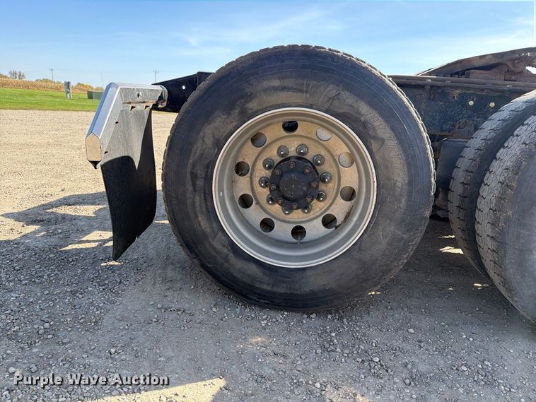 image for item FT7558 1993 Mack CL semi truck