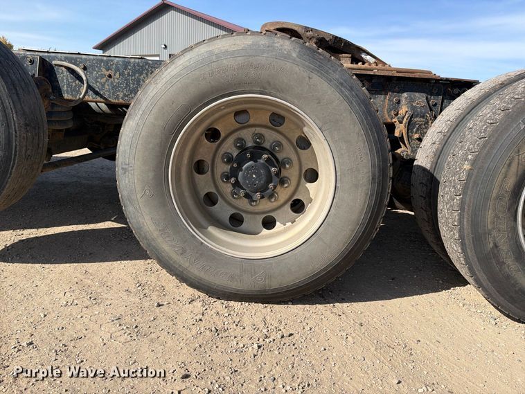 image for item FT7558 1993 Mack CL semi truck