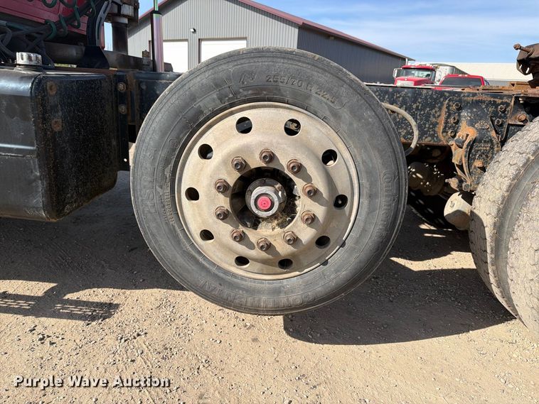 image for item FT7558 1993 Mack CL semi truck