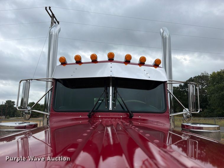 image for item FU1048 1987 Peterbilt 359  semi truck