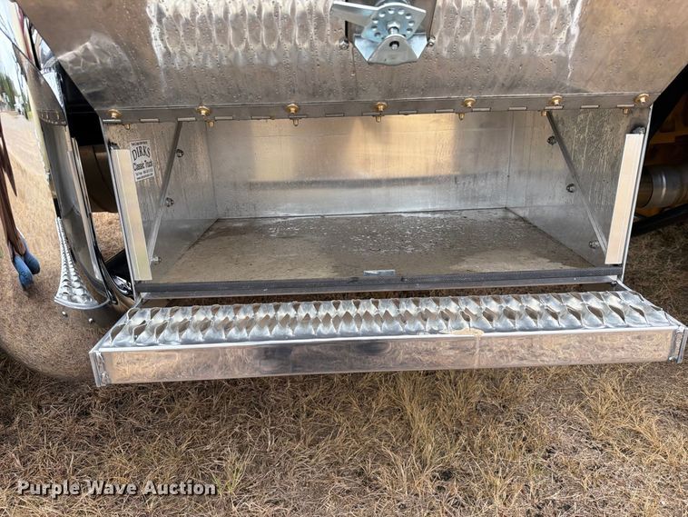 image for item FU1048 1987 Peterbilt 359  semi truck