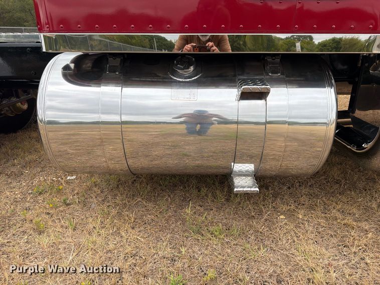 image for item FU1048 1987 Peterbilt 359  semi truck