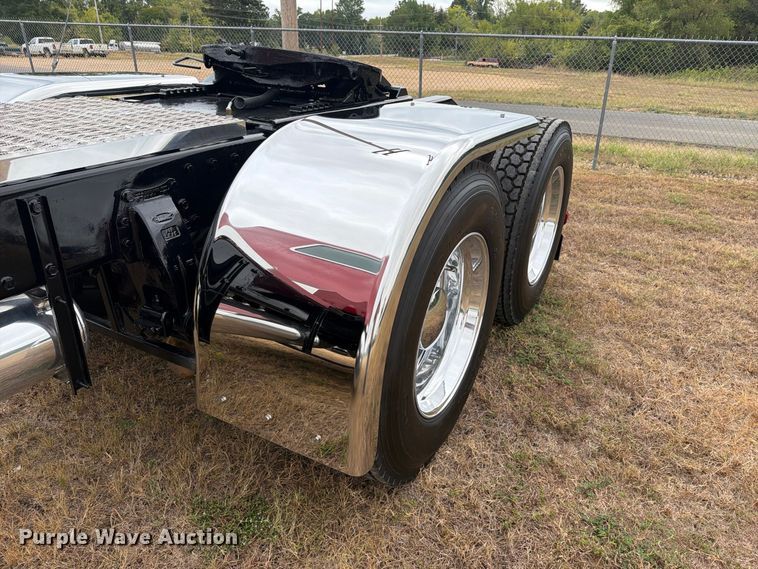 image for item FU1048 1987 Peterbilt 359  semi truck