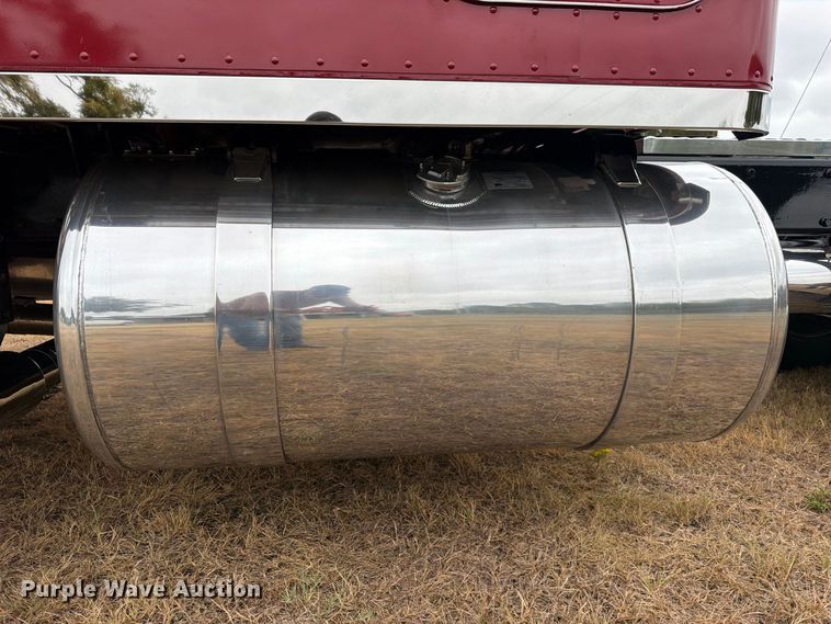 image for item FU1048 1987 Peterbilt 359  semi truck