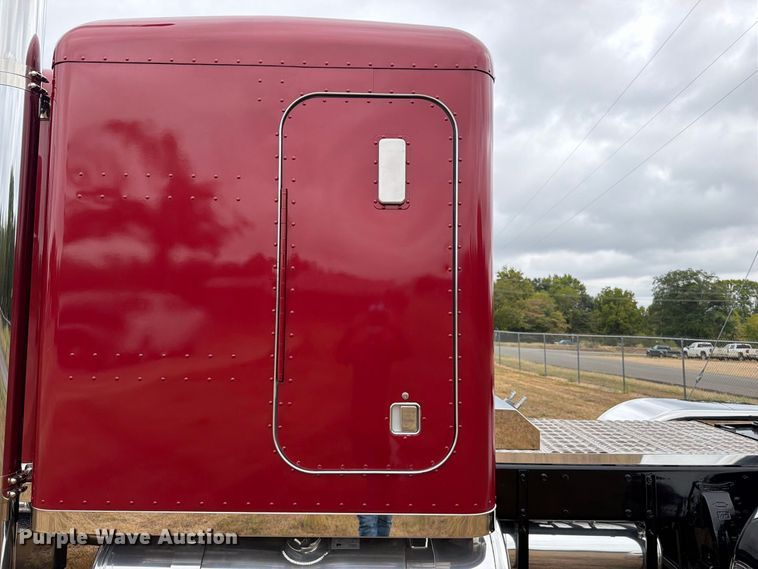 image for item FU1048 1987 Peterbilt 359  semi truck