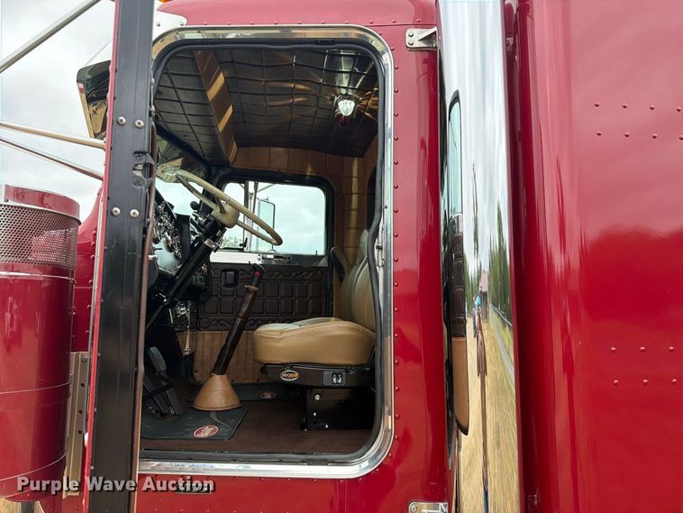 image for item FU1048 1987 Peterbilt 359  semi truck