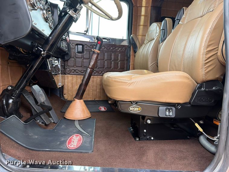 image for item FU1048 1987 Peterbilt 359  semi truck