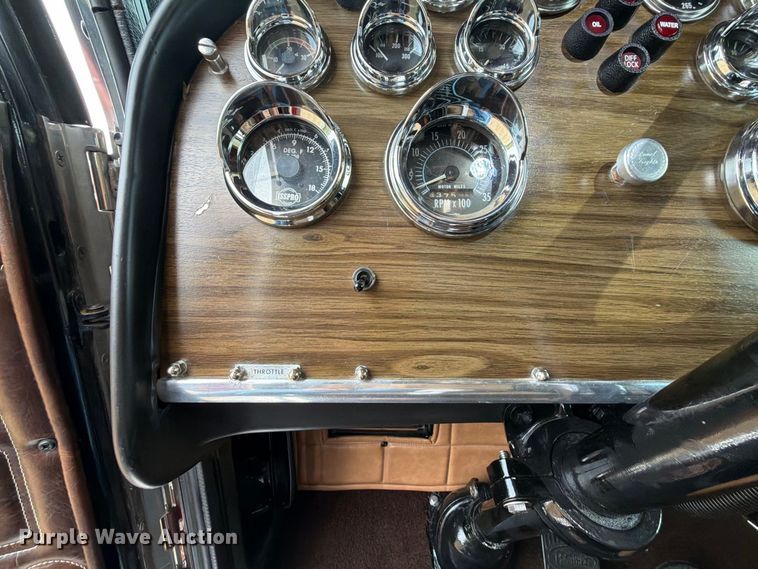 image for item FU1048 1987 Peterbilt 359  semi truck