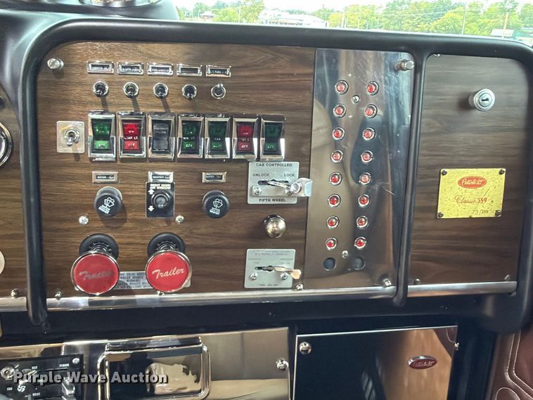 image for item FU1048 1987 Peterbilt 359  semi truck