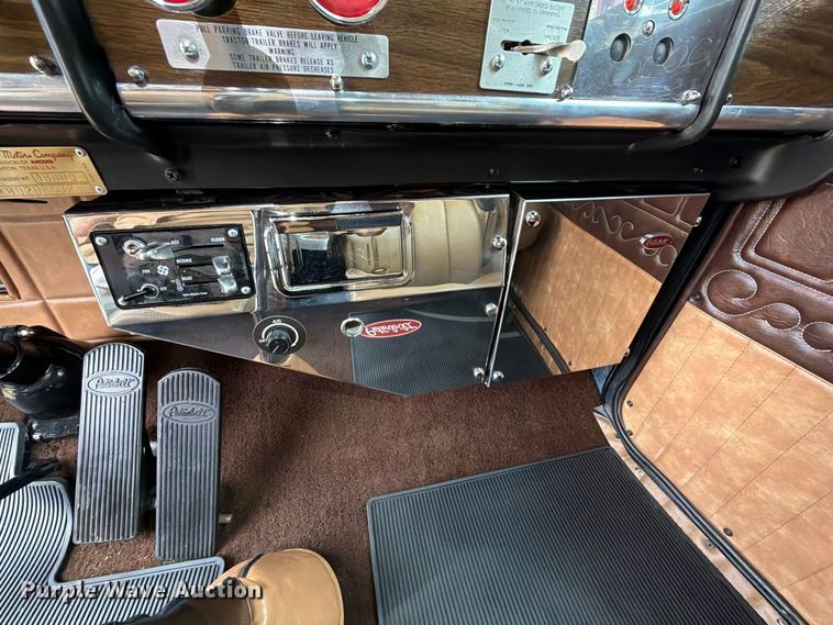 image for item FU1048 1987 Peterbilt 359  semi truck