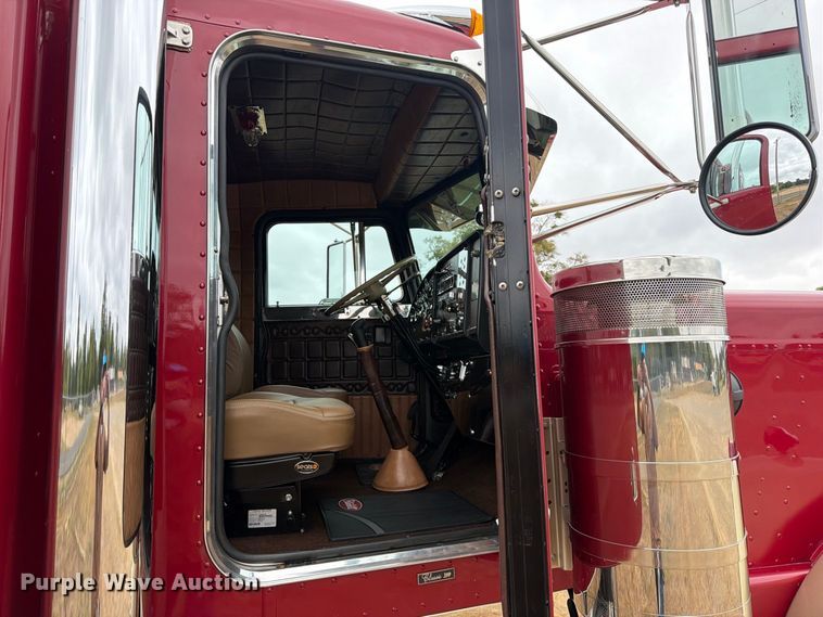 image for item FU1048 1987 Peterbilt 359  semi truck
