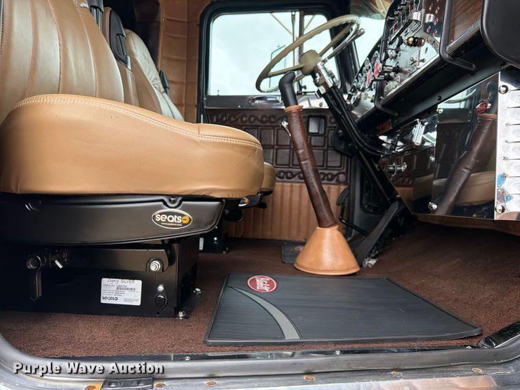 image for item FU1048 1987 Peterbilt 359  semi truck