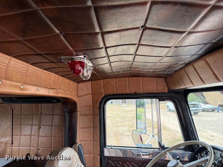 image for item FU1048 1987 Peterbilt 359  semi truck