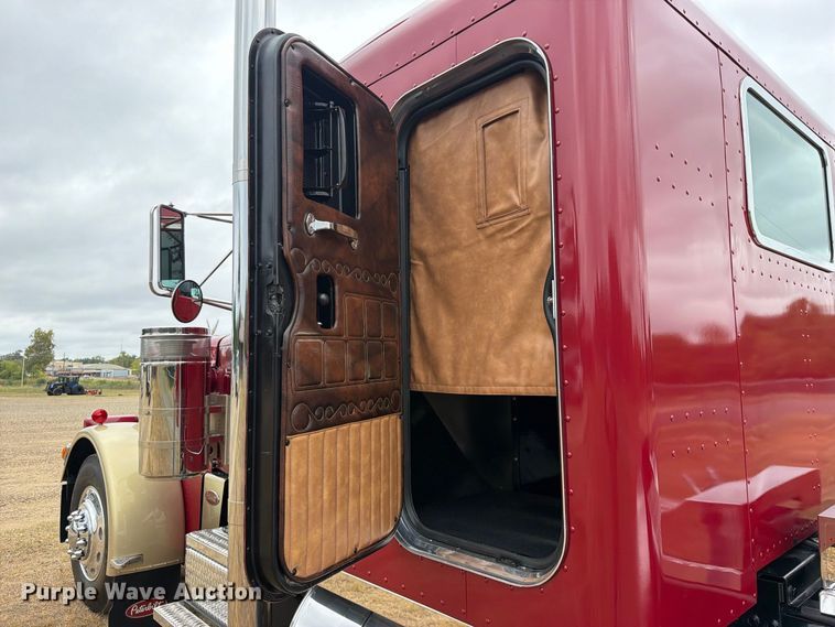 image for item FU1048 1987 Peterbilt 359  semi truck