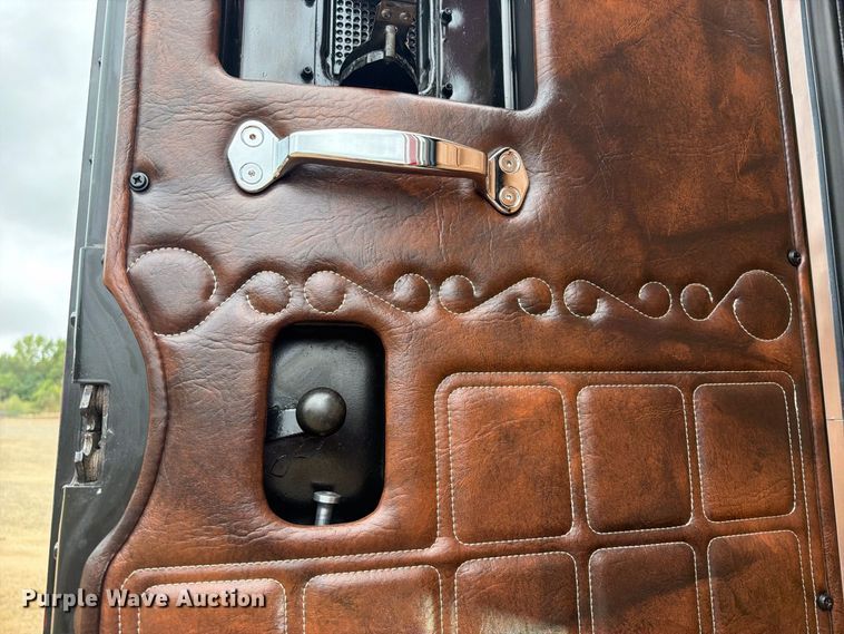 image for item FU1048 1987 Peterbilt 359  semi truck