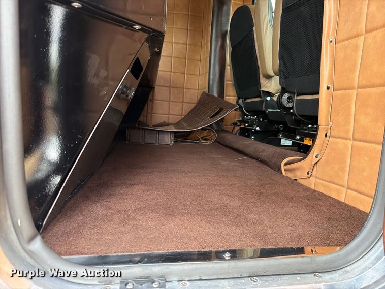 image for item FU1048 1987 Peterbilt 359  semi truck