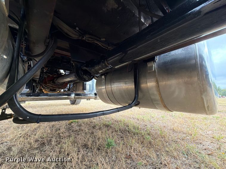 image for item FU1048 1987 Peterbilt 359  semi truck