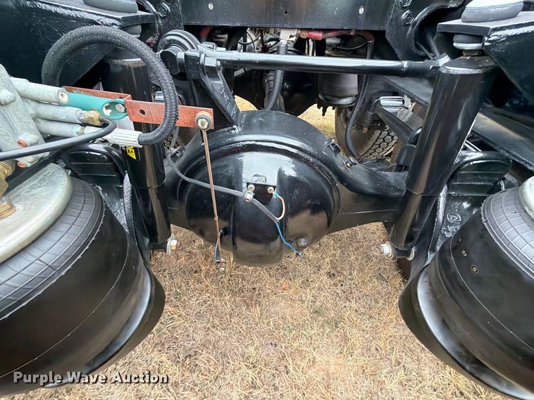 image for item FU1048 1987 Peterbilt 359  semi truck