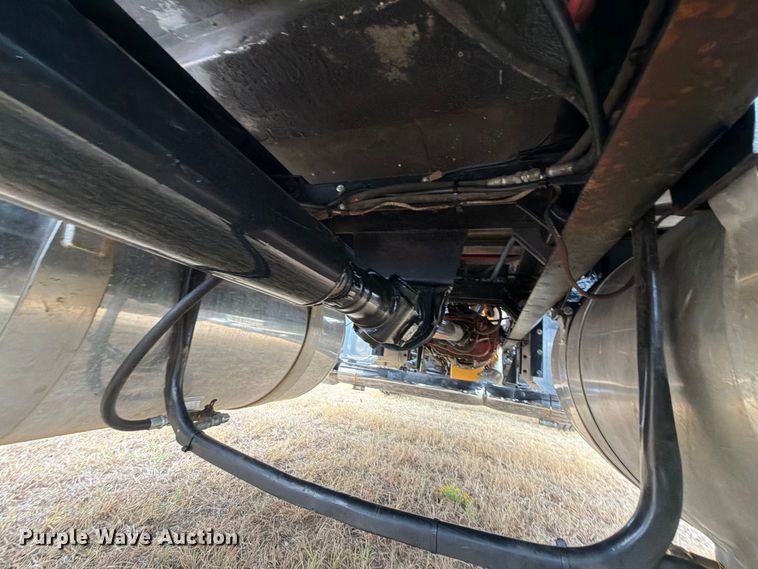 image for item FU1048 1987 Peterbilt 359  semi truck