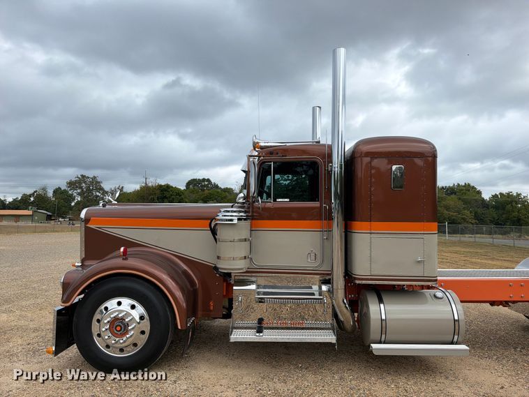 image for item FU1049 1980 Kenworth W900A semi truck