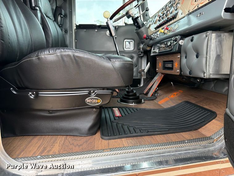 image for item FU1049 1980 Kenworth W900A semi truck
