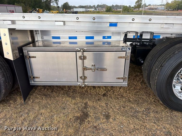 image for item FU1052 2023 Reitnouer Inc. flatbed trailer
