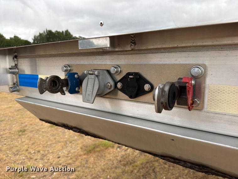 image for item FU1052 2023 Reitnouer Inc. flatbed trailer