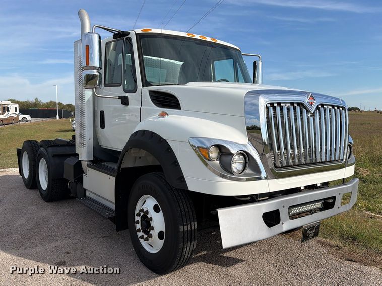 image for item FU1206 2017 International SF667 semi truck