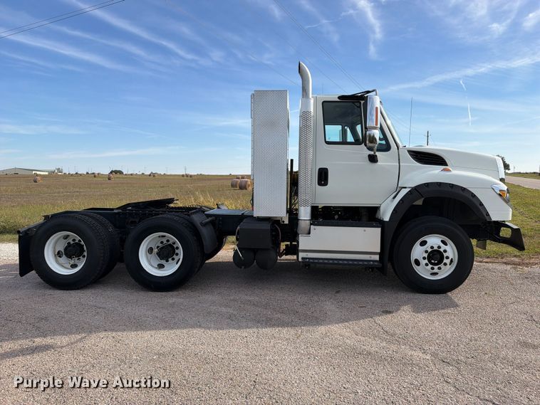 image for item FU1206 2017 International SF667 semi truck