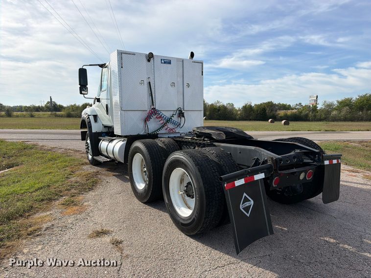 image for item FU1206 2017 International SF667 semi truck