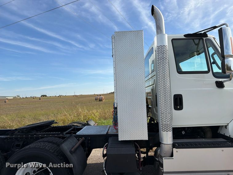 image for item FU1206 2017 International SF667 semi truck