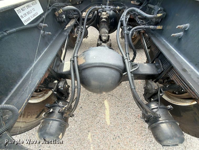 image for item FU1206 2017 International SF667 semi truck
