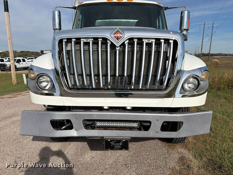 image for item FU1206 2017 International SF667 semi truck