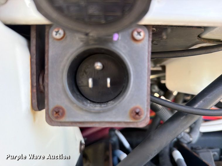 image for item FU1206 2017 International SF667 semi truck