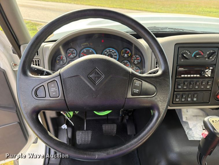 image for item FU1206 2017 International SF667 semi truck