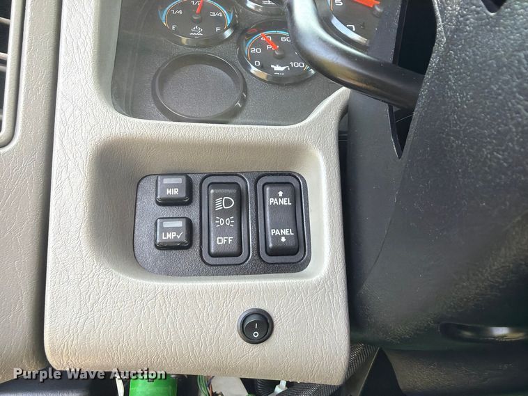image for item FU1206 2017 International SF667 semi truck