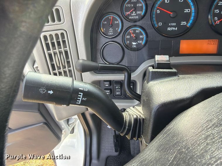 image for item FU1206 2017 International SF667 semi truck