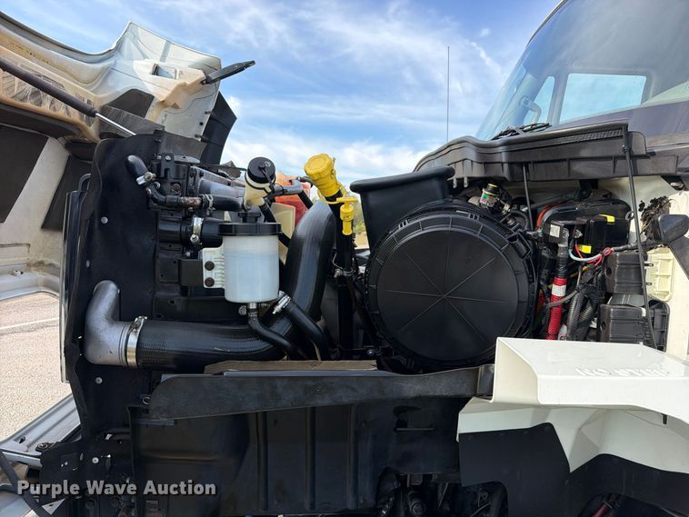 image for item FU1206 2017 International SF667 semi truck