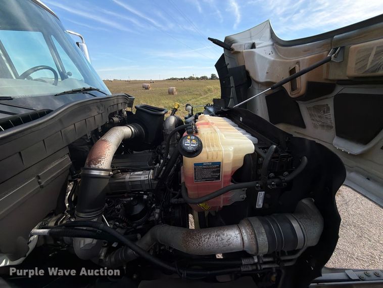 image for item FU1206 2017 International SF667 semi truck