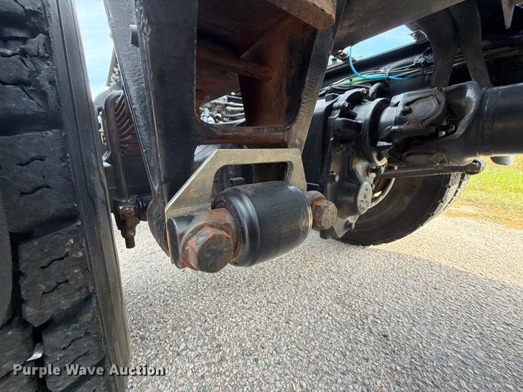 image for item FU1206 2017 International SF667 semi truck