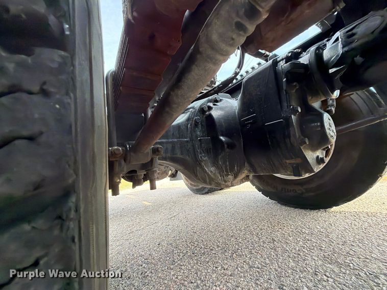 image for item FU1206 2017 International SF667 semi truck