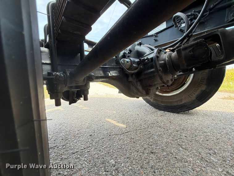 image for item FU1206 2017 International SF667 semi truck