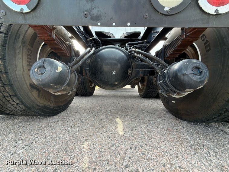 image for item FU1206 2017 International SF667 semi truck