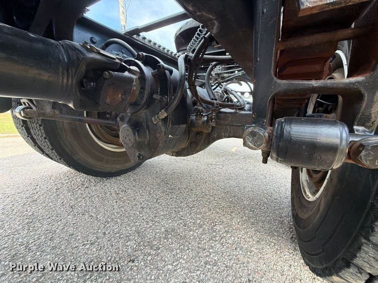 image for item FU1206 2017 International SF667 semi truck