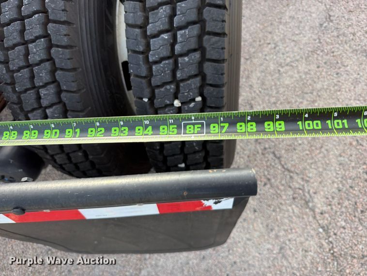 image for item FU1206 2017 International SF667 semi truck