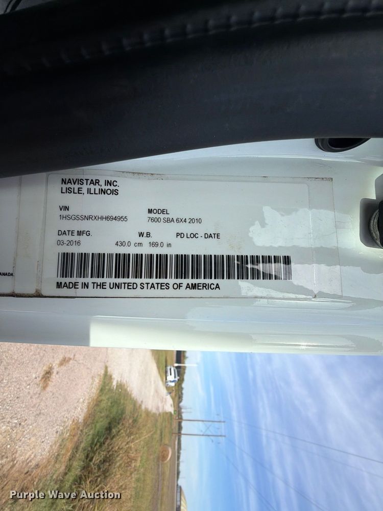 image for item FU1206 2017 International SF667 semi truck