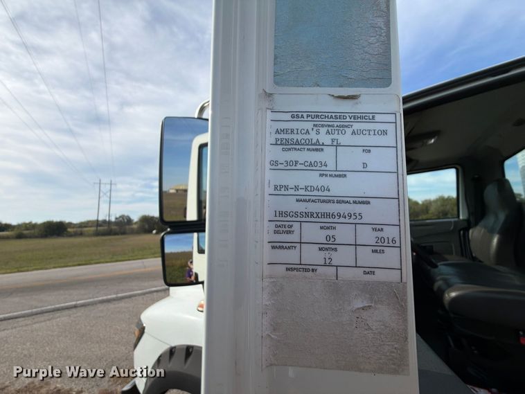 image for item FU1206 2017 International SF667 semi truck